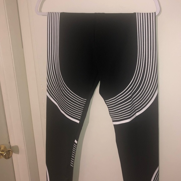 Work out leggings! 90% Polyester 10%Spandex - Picture 2 of 5